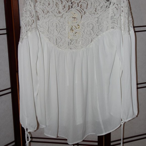 Women’s Long Sleeve Top with Lace on Shoulder From - Picture 4 of 6